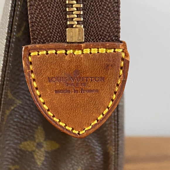 Louis Vuitton Monogram Poche Toiletry Pouch 26 - Picture 2 of 10